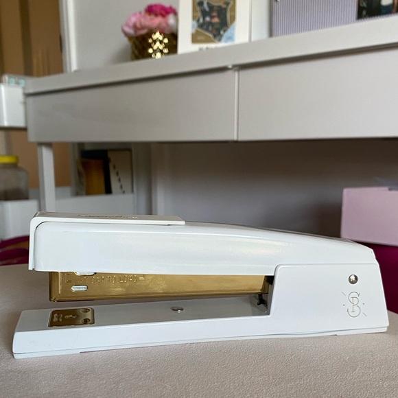 Sugar Paper Essentials • 20 Sheet Capacity Stapler White/Gold - Picture 9 of 13